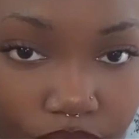 Nose Piercing Flat Nose, Septum With Nose Piercing, Septum Black Women, Both Sides Of Nose Pierced, Nose Piercing On Big Nose, Septum Nostril Piercing, 2 Nose Piercings On Each Side, Piercings Nose Septum, Cute Face Piercings