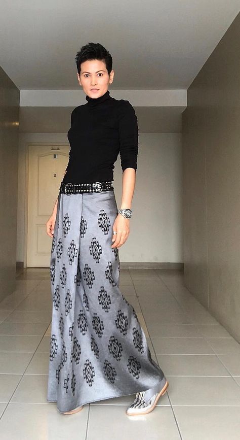 Lungi Dress Indian For Women, Thai Silk Dresses, Batik Clothing, Thai Clothes, Indian Outfits Lehenga, Kebaya Dress, Muslim Style, Thai Traditional Dress, Gents Fashion