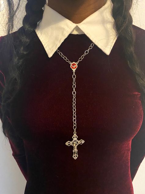 Rosario Aesthetic, Goth Rosary, Gothic Rosary, Thrift Manifest, Gothic Cross Necklace, Chain Outfit, Rosary Jewelry, Earring Inspo, Demonia Shoes