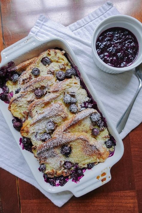 Baked Blueberry Brioche French Toast - Darling Down South French Recipes Breakfast, Breakfast Ideas French Toast, French Breakfast Aesthetic, Baked Brioche French Toast, Blueberry Brioche, Breaky Ideas, Autumn Dishes, Vegan French Toast, Brioche Recipe