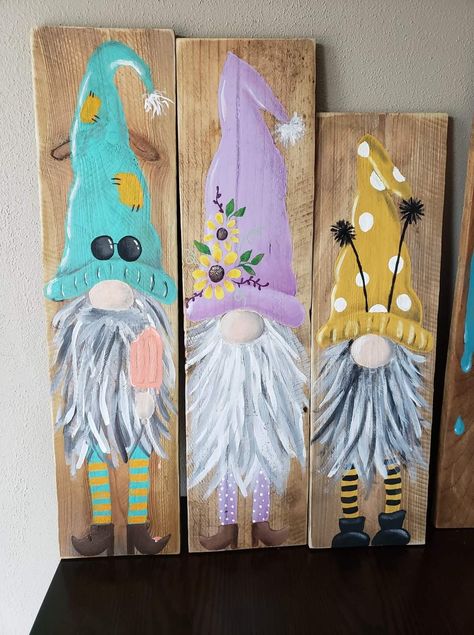 Wooden Flower Painting Ideas, Spring Gnomes Painted On Wood, How To Paint Gnomes, How To Paint A Gnome, Gnomes Crafts Wood, Spring Gnome Painting, Gnome Painting Ideas, Painting Gnomes, Gnomes Painted