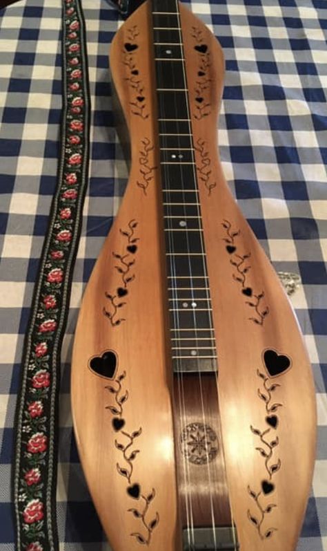 FOLKCRAFT DULCIMER ... IT HAS WONDERFUL SOUND . Dulcimer Instrument, Appalachian Dulcimer, Dulcimer Music, Music Instruments Diy, American Folk Music, Guitar Inlay, Mountain Dulcimer, Americana Music, Mountain Music