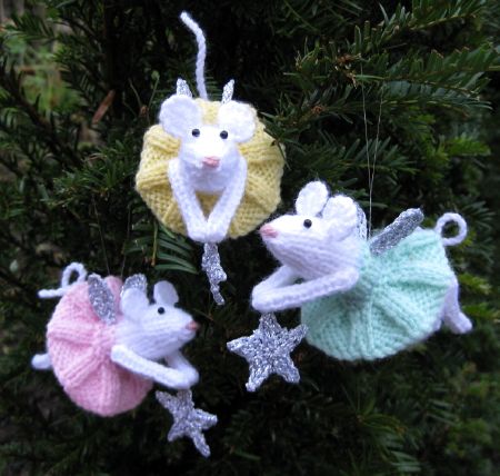 Crocheted Ornaments, Christmas Tree Ornament Crafts, Knit Christmas Ornaments, Alan Dart, Confection Au Crochet, Christmas Knitting Patterns, Christmas Ornament Pattern, Christmas Fairy, Ornament Crafts