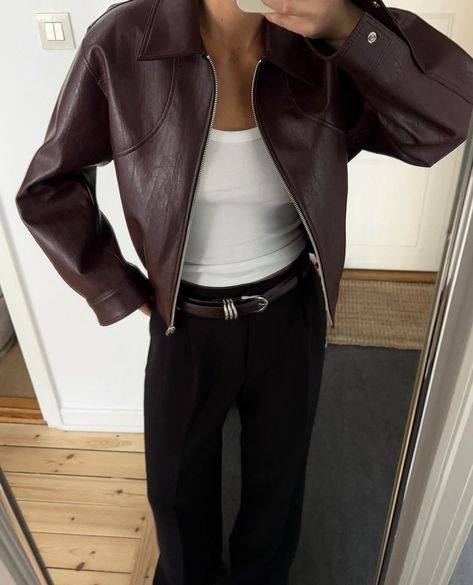 Burgundy Top Outfit, Madonna Vogue, Burgundy Leather Jacket, Autumn Fits, Leather Jacket Outfits, Open The Door, Wear To Work, Looks Style, Fall Winter Outfits