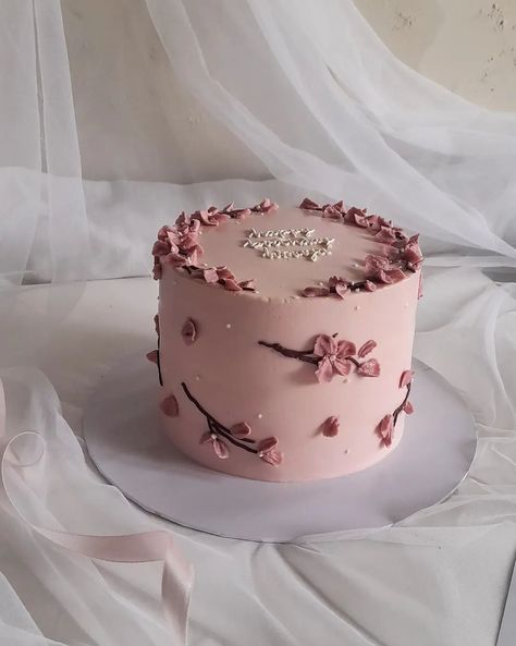 Pretty in pink 🩷 Have a great weekend <333 #cakestagram #cakesoffacebook #pink #floralcakes #aesthetics #cakedecorating #cakeshop #cakeart #fyp #cakeoftheday #spreadlove Cute Pink Cake Aesthetic, Pink Cake With Flowers, Pink Cake Aesthetic, Cherry Blossom Cake, Buttercream Cupcakes, Cake Aesthetic, Baby Pink Aesthetic, Buttercream Cakes, Have A Great Weekend