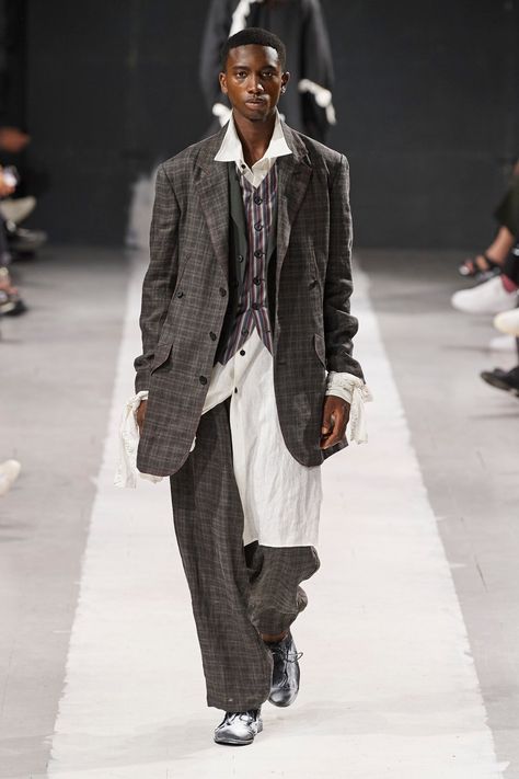 Yohji Yamamoto Menswear, Yoji Yamamoto, Japanese Mens Fashion, Yohji Yamamoto Men, Japanese Fashion Designers, 2024 Menswear, Muslim Men, Fits Clothes, Menswear Fashion Show