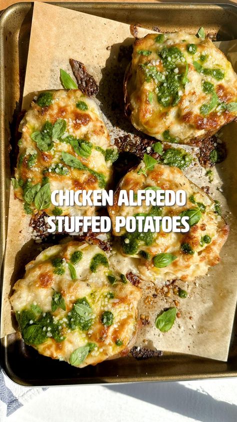 Cheese Alfredo Sauce, Potatoes Chicken, Cheesesteak Sliders, Stuffed Potatoes, Stuffed Baked Potatoes, Baked Potato Recipes, Chicken Stuffed, Chicken Alfredo, Potatoes Recipe