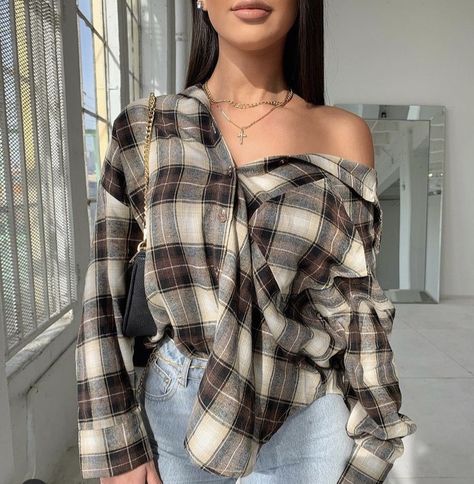 Flannel Shirt Outfit Women, How To Wear A Flannel Shirt, How To Wear A Flannel, How To Style A Flannel, Styling A Flannel, Flannel Shirt Outfit, College Looks, Flannel Outfits, Material Dress