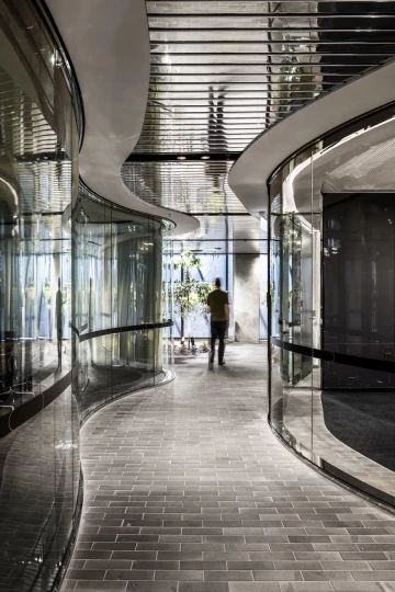 Transurban Melbourne | Hassell | Media - Photos and Videos | Archello Circular Stairs, Corridor Design, Base Building, Office Wallpaper, Organizing Hacks, Glass Walls, New Office, Urban Setting, Medical Technology