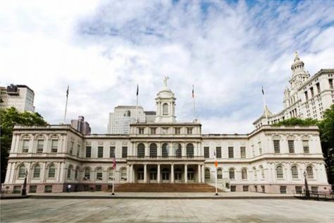 LPC Approves Plans To Update New York City Hall’s Aging Entryway In Lower Manhattan - New York @newyorkyimby  #petermancinire #madisonestates #nyc #realestate #manhattan #contactme City Hall Nyc, Museum Building, Nyc Attractions, Downtown Buildings, New York City Hall, New York Summer, Stone Street, 100 Things To Do, Downtown Manhattan