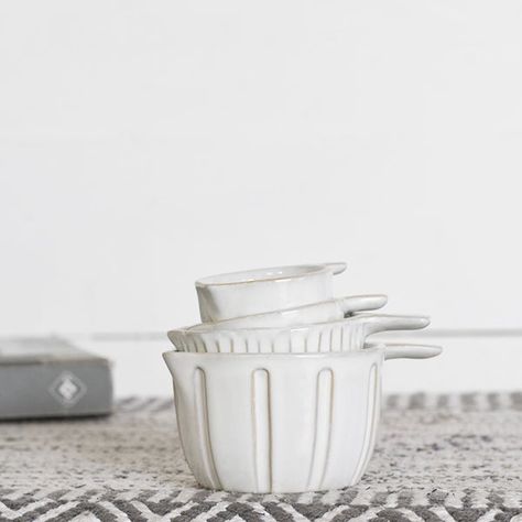 With a creamy, slightly retro speckled glaze and their line patterns this set of 4 white Ceramic Measuring Cups is the perfect addition to any farmhouse kitchen. Ceramic Measuring Cups And Spoons, White Measuring Cups, Measuring Cups Ceramic, Pottery Measuring Cups, Ceramic Measuring Cups, Kitchen Equipment Storage, Measuring Cups And Spoons, Kitchen Equipment, Diy Pottery