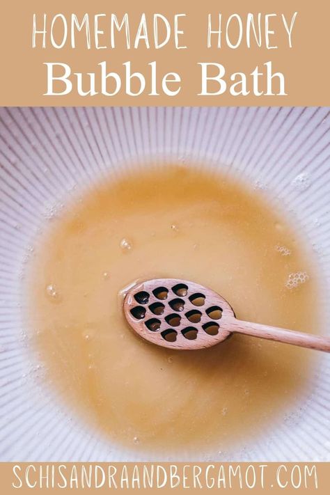 Honey Bath Soak, Bubble Bath Recipe, Homemade Bubble Bath, Bath Recipes Diy, Bath Tea Recipe, Bath Bomb Recipe Easy, Diy Bubble Bath, Beeswax Recipes, Natural Bubble Bath