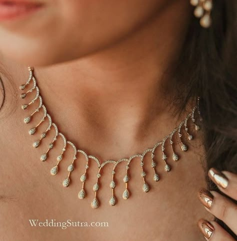 Indian Diamond Jewellery Set, Light Diamond Necklace Set, Light Weight Diamond Necklace Indian, Gold Jewelry Simple Necklace Classy, Diamond Necklace Simple Classy, Simple Diamond Necklace Indian, Diamond Necklace Set Simple, Light Weight Diamond Necklace, Diamond Necklace Elegant