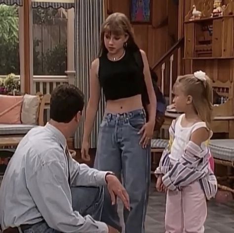 Stephanie Tanner Full House, Full House Videos, Full House Funny, Full House Cast, Stephanie Tanner, Dj Tanner, 90’s Outfits, Jodie Sweetin, Inspo Hair