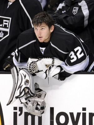 Jonathan Quick... not exactly hot, maybe cute. but HE'S THE BEST. Dustin Brown, Jonathan Quick, La Kings Hockey, Officially Retired, Kings Hockey, Hockey Pictures, Hot Hockey Players, Nhl Playoffs, Hockey Season