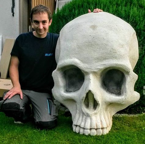 Tobias Franke auf Instagram: „The finished Skull is hardcoated and painted #halloween #diy #monster #styrofoam #foamsculpture #carving #sculpture #sculpting #skull…“ Styrofoam Skull Painting Ideas, Foam Skull Diy, Foam Sculpting, Horror Maze, Hallowen Crafts, Foam Projects, Skull Diy, Skull Furniture, Foam Sculpture