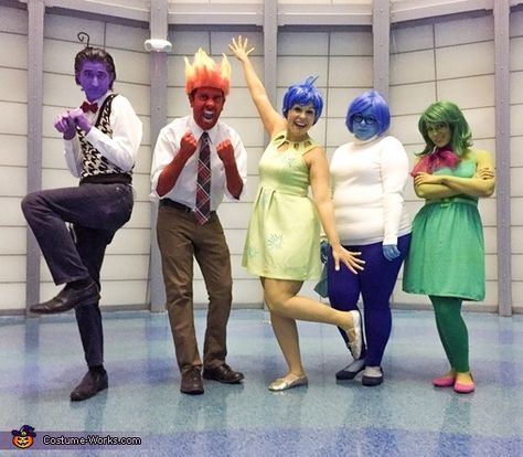 Disfraz Up, Disney Family Costumes, 2 Halloween Costumes, Inside Out Costume, Teacher Costumes, Costume Works, Book Week Costume, Movies Of All Time, Disney Halloween Costumes