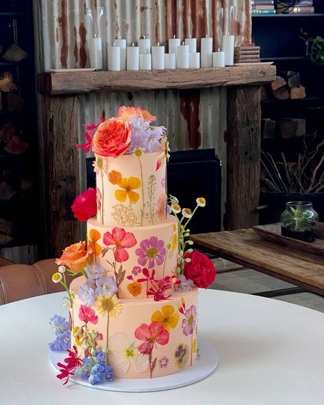 Pressed edible florals combined with divine fresh flowers for Caitlin + Nicholas at The Homestead Berry Australia. Cake by Savvy Fare Cake Sydney Edible Flowers Cake, Colorful Wedding Cakes, Boho Cake, Floral Wedding Cake, June 1st, Wedding Cakes With Flowers, Birthday Planning, Sydney Wedding, Garden Party Wedding