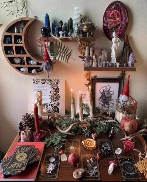 Witches Altar Ideas, Altar Ideas Sacred Space, Wiccan Alter, Sacred Space Altar, Spiritual Altar, Witchy Room, Altar Ideas, Witchcraft Altar, Witch Room