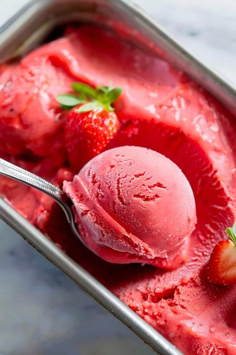 Homemade Sorbet Recipe, Sorbet Flavors, Mixed Berry Sorbet, Strawberry Sorbet Recipe, Strawberry Gelato, Blueberry Sorbet, Homemade Sorbet, Summer Sorbet, Ice Cream Sorbet