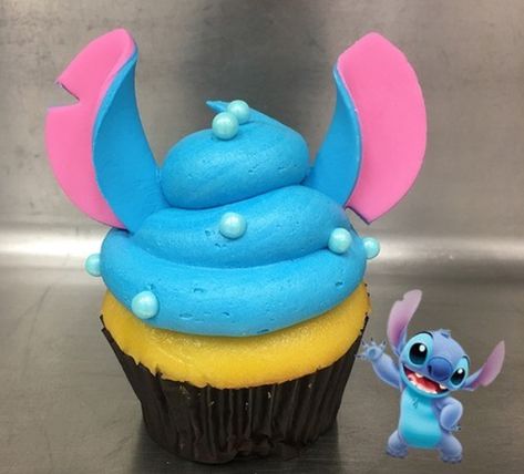 New Stitch Cupcake Is Out Of This World! World Cakes, Lilo And Stitch Cake, Deco Cupcake, Disney Cupcakes, Stitch Cake, Disney Desserts, Disney Treats, Torte Cupcake, Stitch And Angel