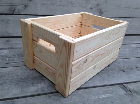 Diy Wood Crate, Diy Wooden Crate, Pallet Boxes, Woodworking Shop Projects, Amazing Woodworking, Tool Storage Diy, Carpentry Projects, Small Woodworking Projects, Wooden Pallet Projects