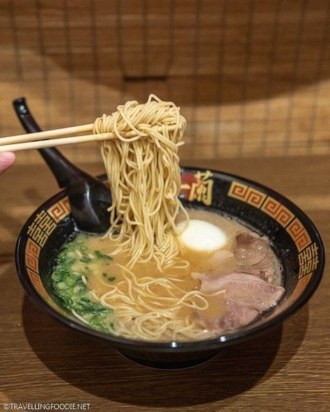 Ichiran Ramen, Food In Japan, Japanese Food Traditional, Tokyo Food, Tonkotsu Ramen, Japanese Street Food, Whole Food Diet, Salted Egg, Japanese Dishes