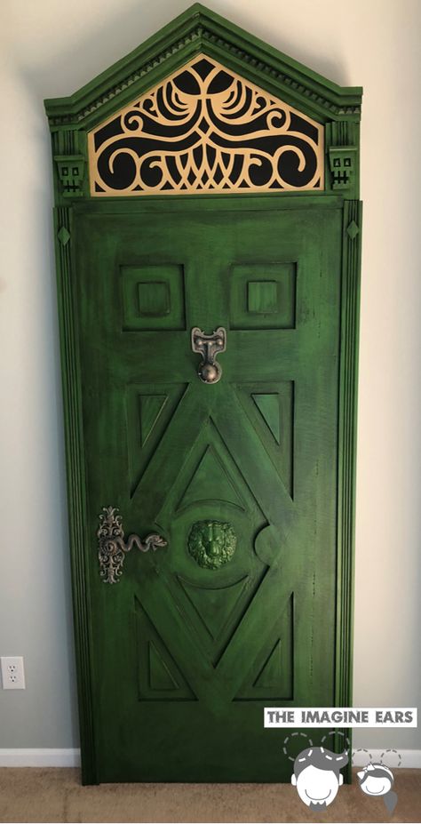 Our DIY Haunted Mansion – The Imagine Ears Haunted Mansion Party Decoration, Haunted Mansion Bedroom, Haunted Mansion Bathroom, Wonky Furniture, Mansion Hallway, Diy Haunted Mansion, Corridor Door, Mansion Bathroom, Spooky Disney