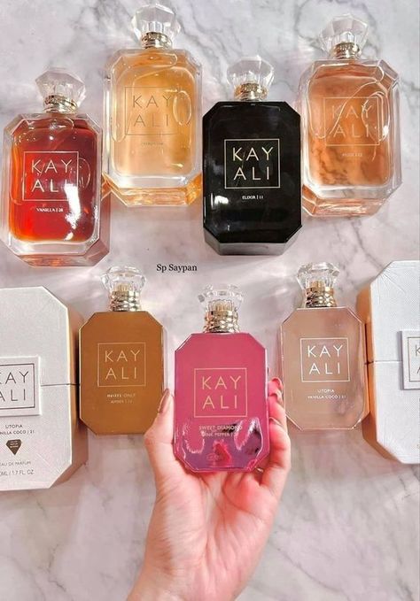 Must Have Perfumes, Fragrance Lab, Fragrances Perfume Woman, Perfume Collection Fragrance, Beauty Finds, Perfume Reviews, Shower Skin Care, Body Smells, Smell Goods