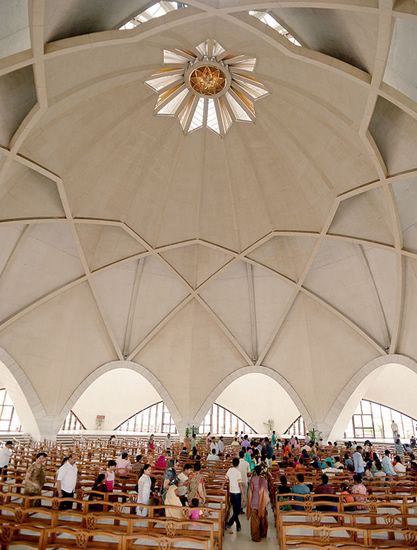 Lotus Temple - Bahá'í House of Worship | Photo by: Honza Strnad - Flickr Sacral Architecture, Lotus Temple, Indian Travel, Temple India, Mosque Design, Amazing India, Sacred Architecture, Architecture Landmark, Religious Architecture