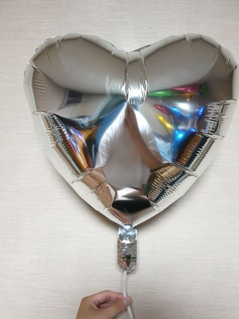 https://flic.kr/p/2j5PPFY | Anagram 18-Inch Metalic Silver Heart Mylar Balloon inflated with Helium | Anagram Item No. 10576 Balloon Metallic, Prismacolor Art, Metallic Balloons, Art Alevel, Heart Balloons, Mylar Balloons, Art Tips, Art Studies, Silver Heart