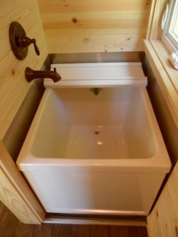 A Japanese soaking tub is a great option for a tiny house.  Tiny house Japanese soaking tub. The Tiny Tea House is one of the coolest new tiny houses I've seen! -  To connect with us, and our community of people from Australia and around the world, learning how to live large in small places, visit us at www.Facebook.com/TinyHousesAustralia or at www.TinyHousesAustralia.com Japanese Style Tiny House, Small Soaking Tub, Tiny House Bathtub, Asian Bathroom, Mini Loft, Small Bathtub, Japanese Soaking Tubs, Small Tub, Tiny House Inspiration