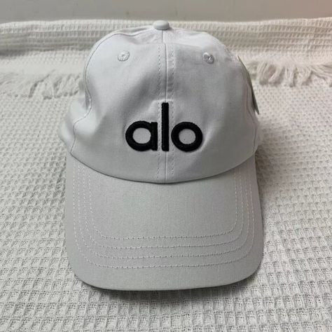 ALO DISTRICT TRUCKER HAT White hat Yoga Accessories, White Hat, Alo Yoga, Hat Shop, Fashion Essentials, Signature Logo, Dad Hats, Trucker Hat, Street Style