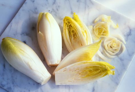 Endive refers to various leafy plants related to chicory, including frisée, escarole and Belgian endive. Embrace the bitter flavor and unique texture. Passion Movie, Caprese Avocado, Typical Dutch Food, Salad Coleslaw, Lectin Free Diet, Belgian Endive, Green Pantone, Low Oxalate, Cold Weather Food