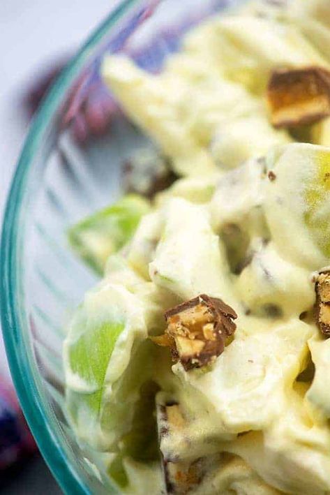 The BEST Snickers Apple Salad Recipe from BunsInMyOven.com Super Easy Dessert, Caramel Apple Salad, Snicker Apple Salad, Snickers Salad, Creamy Fruit Salads, Baked Potato Salad, Super Easy Desserts, Apple Salad Recipes, Easy Puddings