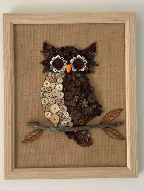 Owl Button Art, Owl Crafts For Adults, Scrabble Tile Art, Button Art Projects, Button Canvas, Button Projects, Buttons Art, Buttons Crafts Diy, Log Cabin Decor