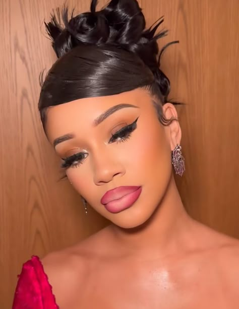 Megan Thee Stallion Lipstick Nails, Full Glam Makeup Looks Black Women Red Lips, Saweetie Hair, Saweetie Makeup, Bold Lip Makeup Looks Black Women, Saweetie Black Hair, Saweetie Icy Grl Aesthetic, Natural Beat, Glamour Makeup Looks