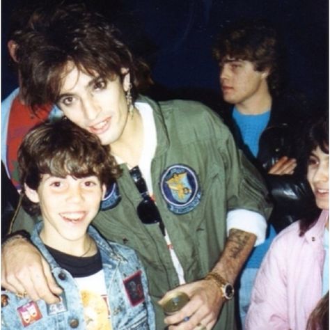 Tommy Lee (Mötley Crüe) and Steve-O (age 13 I think) Tommy Lee Funny, Tommy Lee High School, Tommy Lee And Vince Neil, Tommy Lee Motley Crue, Funny Motley Crue Photos, Motley Crue Concert, Steve O, Lee Young, 80s Hair Bands