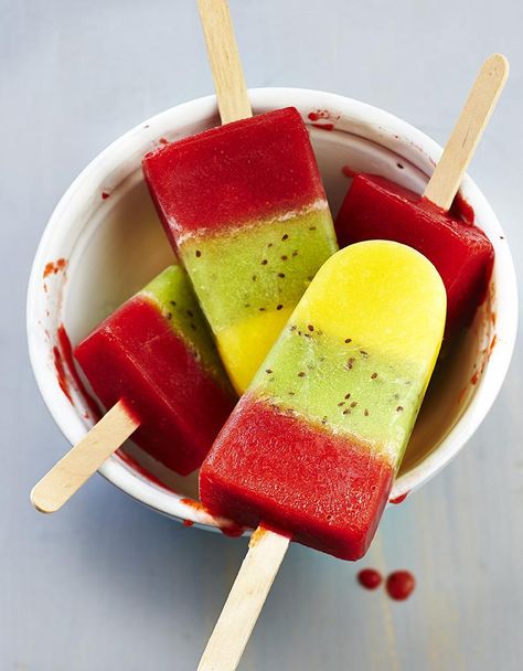 Esquimaux aux fruits pour 6 personnes - Recettes Elle à Table Glace Fruit, Cold Snacks, Watermelon Popsicles, Fruit Pops, Watermelon Ice, Yummy Ice Cream, Vegan Soup Recipes, Popsicle Recipes, Summer Snacks