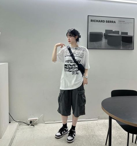 Boyish Shorts Outfit, Korean Outfit With Shorts, Korean Shorts Outfits Women, August Fits, Korean Street Fashion Summer, Boy Shorts Outfit Women, Acubi Fashion Summer, Tomboy Summer Outfits, Summer Tomboy Outfits