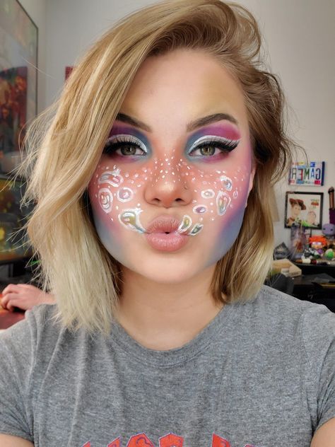 Bubbles Eye Makeup, Bubble Face Paint, Bubble Makeup Look, Bubble Makeup, Inspi Makeup, Channel Makeup, Baby Makeup, Artsy Makeup, Bubble Blowing