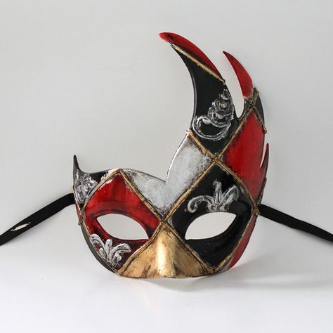 Venetian Masks Art, Romeo And Juliet Costumes, Italian Masks, Vampire Games, Masquerade Outfit, Venice Mask, Venetian Carnival Masks, Venetian Carnival, Venetian Masquerade