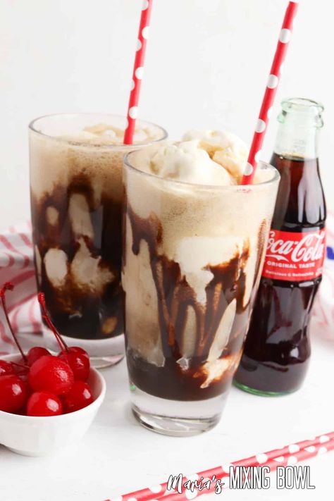 Tippy Cow Recipes Drinks, Ice Cream Floats Ideas, Coca Cola Recipes, Cola Recipe, Chocolate Cow, Float Recipes, Party Punch Recipes, Ice Cream Floats, Black Cow