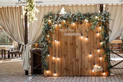 Couples Wedding Shower Photo Backdrop, Boho Wood Backdrop Wedding, Boho Wedding Photo Wall, Rustic Back Drop For Wedding, Wooden Picture Backdrops, Wooden Wall Wedding Backdrop, Backdrops For Wedding Photobooth, Wood Wall Photo Backdrop, Rustic Wedding Picture Backdrop