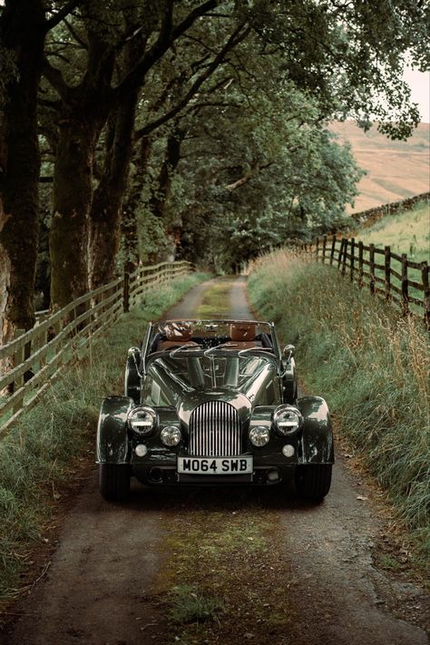 British Vintage Aesthetic, Classic Cars Vintage British, Vintage British Cars, 1940s Rich Aesthetic, Old Money Cars, Old Fashion Cars, 1940s Cars, 1930s Cars, Morgan Sports Car