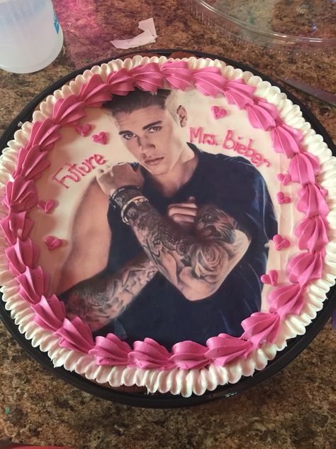 Famous Birthday Cakes, Celebrity Crush Cake, Justin Bieber Cake, Justin Bieber Party, Justin Bieber Birthday, Celebrity Cake, Birthday Cake Funny, Birth Cakes, Justin Bieber My World