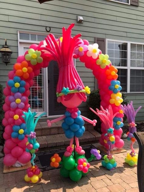 Trolls Birthday Balloon Arch, Trolls Birthday Balloons, Trolls Pool Party, Trolls Balloon Decoration, Trolls Photoshoot Ideas, Trolls Themed Birthday Party Decorations, Trolls Band Together Birthday Party Ideas, Trolls World Tour Birthday Party Ideas, Trolls Balloon Garland