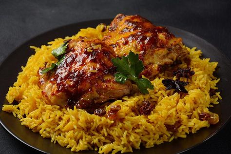 Chicken Middle Eastern, Middle Eastern Roast Chicken, Machboos Recipe Chicken, Arabic Chicken Recipes Middle East, Chicken Arabic Recipes, Chicken And Rice Dishes For Dinner, Lebanese Chicken Recipes, Turkish Chicken Recipes, Egyptian Chicken Recipe