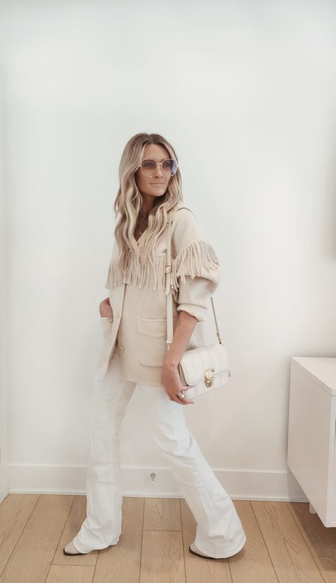 Cream Fringe Jacket Outfit, White Fringe Jacket Outfit, Fringe Jacket Outfit, Style Development, Fringe Coats, White Look, 2024 Outfits, Womens Fashion Inspiration, Fringe Jacket