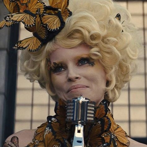 Effie Trinket Hunger Games Effie, Effie Trinket, Hunger Games Characters, Movie Makeup, Hunger Games 3, Hunger Games Series, Light Film, Elizabeth Banks, Hunger Games Catching Fire